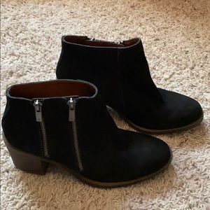 Lucky Brand Woman Suede Ankle Boots/Booties